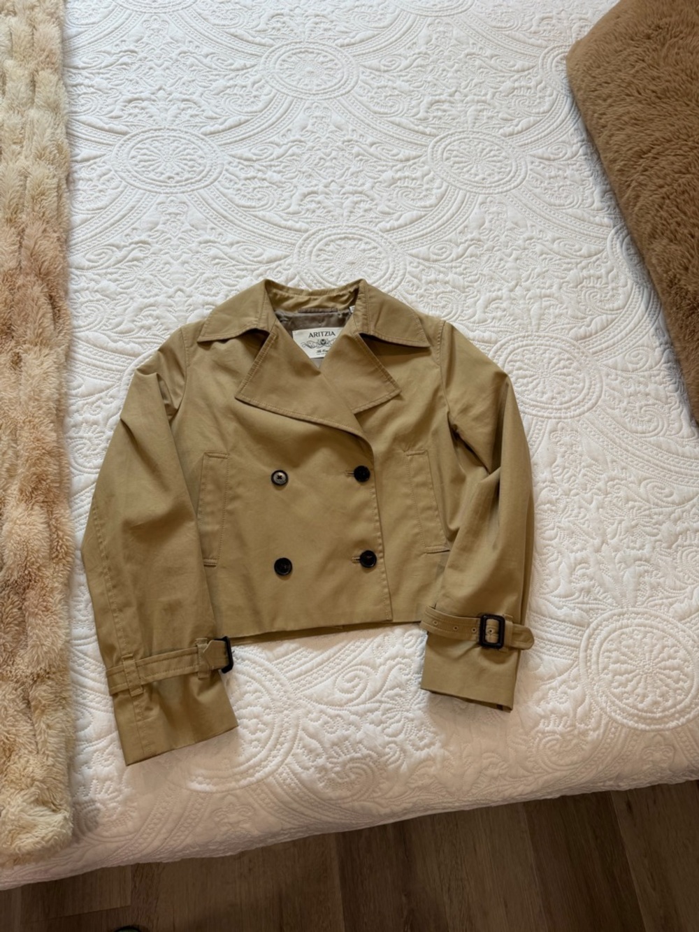 Aritzia Esquire Croppd Trench in Wicker Tan